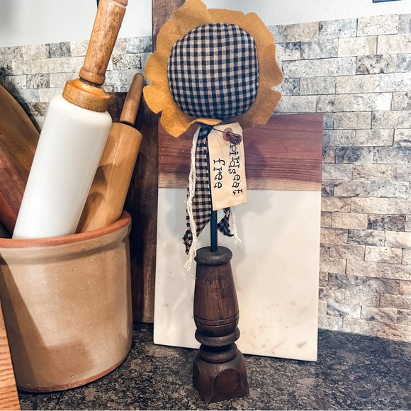 Other - Primitive Sunflower on Spindle Stand